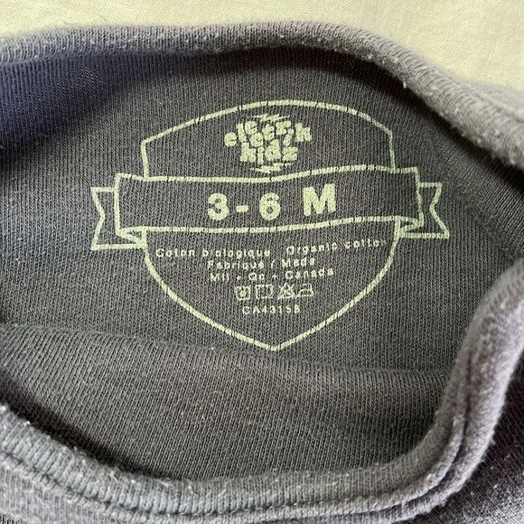 3-6M Electrik Kidz gown - Picture 3 of 3